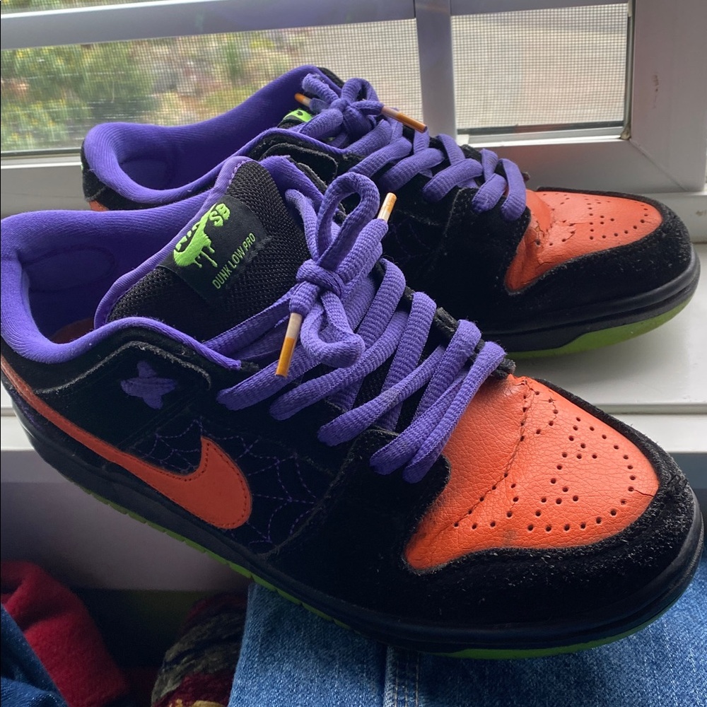 Nike SB dunk low
Night of mischief Halloween colour way